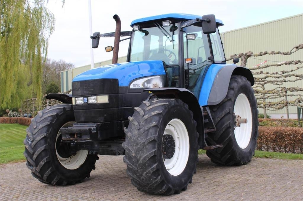 New Holland TM190 - Tractor: foto 1 New Holland TM190 - Tractor: foto 1