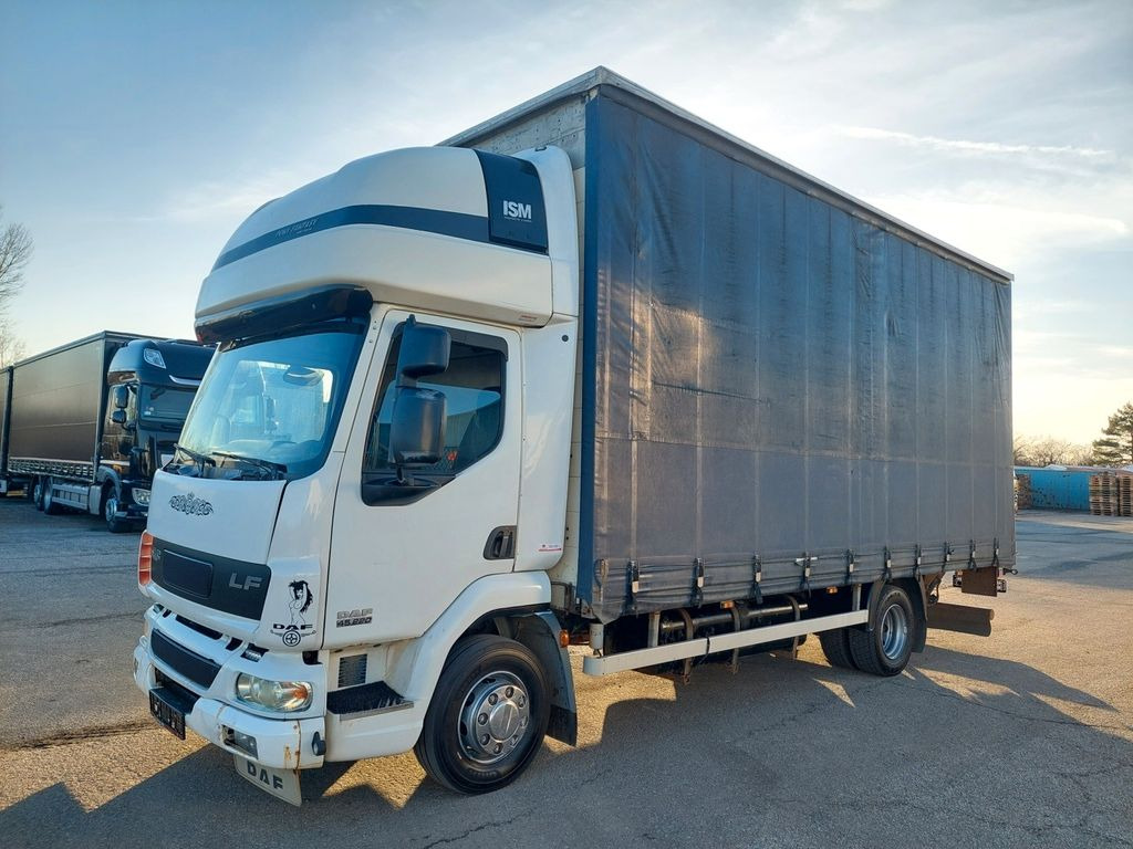 DAF FA LF 45.220 E12 4x2 - Camión lona: foto 1 DAF FA LF 45.220 E12 4x2 - Camión lona: foto 1