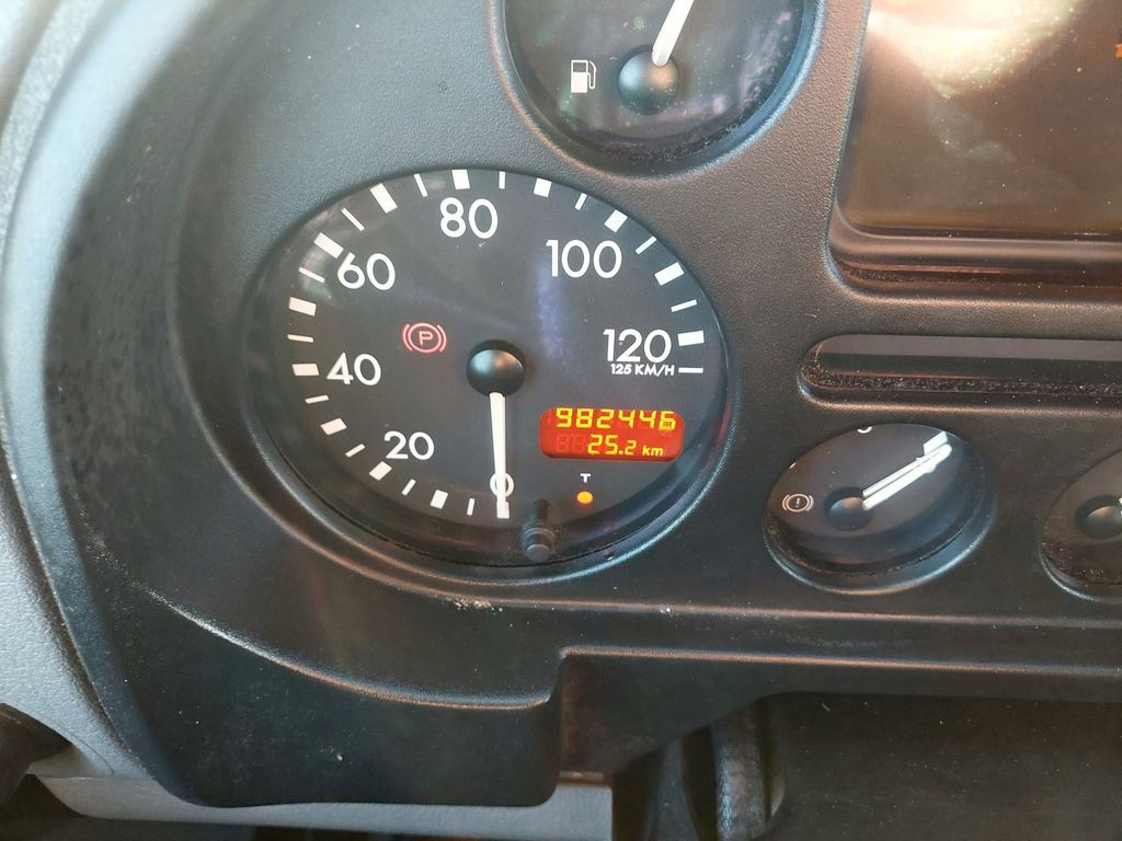 Camión lona DAF FA LF 45.220 E12 4x2 DAF FA LF 45.220 E12 4x2: foto 15