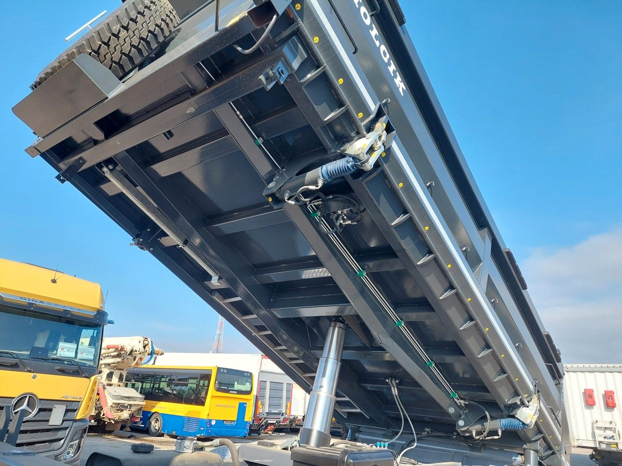 Iveco AS360X53Z Stralis X-WAY 8x4 Bordmatik - Camión volquete: foto 5 Iveco AS360X53Z Stralis X-WAY 8x4 Bordmatik - Camión volquete: foto 5