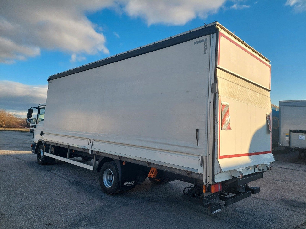MAN TGL 12.250 BL 4x2 Edscha L 7,28 m - Camión lona: foto 3 MAN TGL 12.250 BL 4x2 Edscha L 7,28 m - Camión lona: foto 3