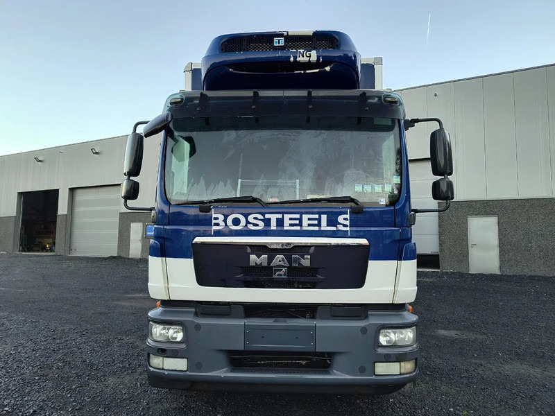 MAN TGM 18.250 2 COMP THERMOKING - 2000KG DHOLLANDIA - Camión frigorífico: foto 2 MAN TGM 18.250 2 COMP THERMOKING - 2000KG DHOLLANDIA - Camión frigorífico: foto 2