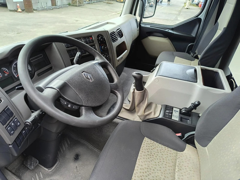 Foto del interior 1: Camión cisterna para transporte de combustible Renault Premium 310 DXI CARBURANT / FUEL 13500L - 4 COMP Foto del interior 1: Camión cisterna para transporte de combustible Renault Premium 310 DXI CARBURANT / FUEL 13500L - 4 COMP