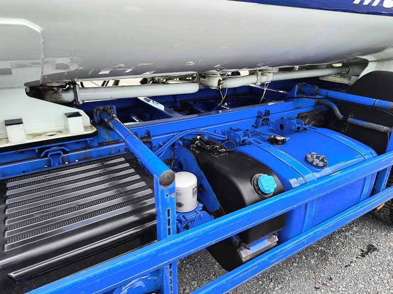 Camión cisterna para transporte de combustible Renault Premium 310 DXI CARBURANT / FUEL 13500L - 4 COMP: foto 12 Camión cisterna para transporte de combustible Renault Premium 310 DXI CARBURANT / FUEL 13500L - 4 COMP: foto 12