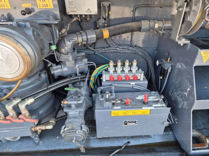 Camión cisterna para transporte de combustible Renault Premium 410 13000L FUEL TANK - 4 COMP - DIESEL/GASOLINE: foto 17