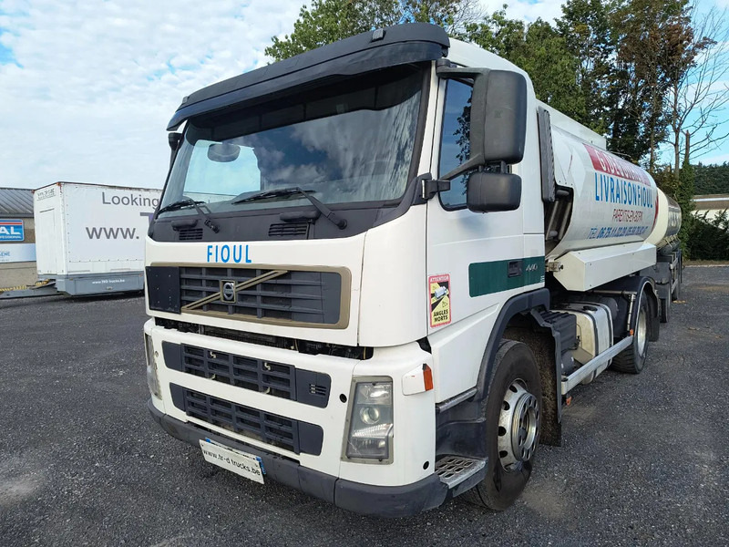 Volvo FM 440 13000L FUEL / CARBURANT - 4 COMP - Camión cisterna: foto 1 Volvo FM 440 13000L FUEL / CARBURANT - 4 COMP - Camión cisterna: foto 1