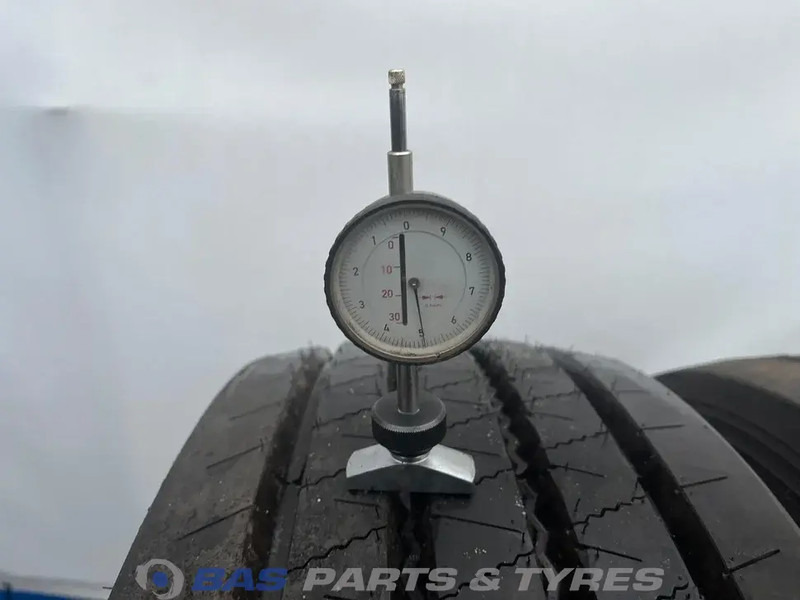 BARUM Barum 315/70R22.5 BF200 R 156/150 M+S 3PMSF gebruikte set - Neumático para Camión: foto 3 BARUM Barum 315/70R22.5 BF200 R 156/150 M+S 3PMSF gebruikte set - Neumático para Camión: foto 3