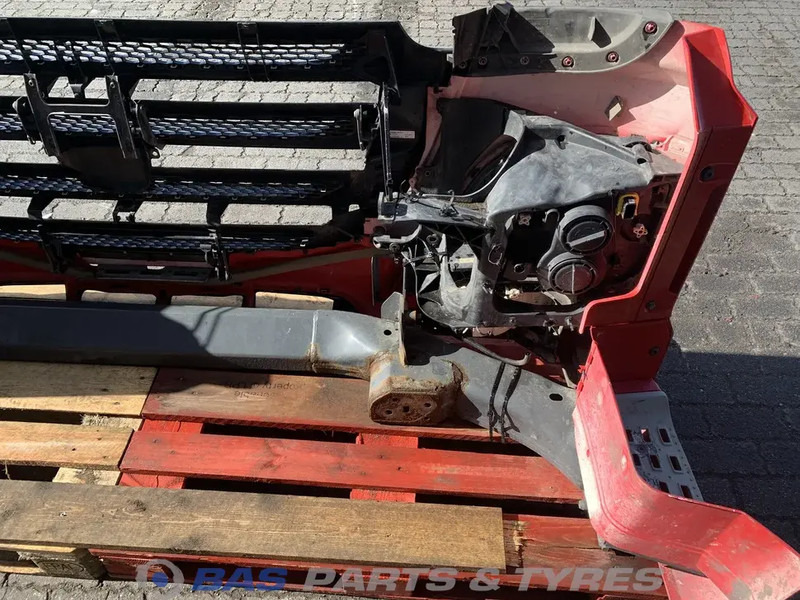 DAF XF106 Bumper DAF 2033875 - Parachoques para Camión: foto 5 DAF XF106 Bumper DAF 2033875 - Parachoques para Camión: foto 5