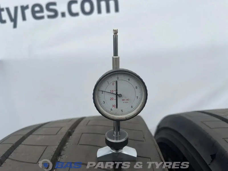 Firestone Firestone 315/70R22.5 FS424 EVO 156/150 M+S 3PMSF gebruikte set - Neumático para Camión: foto 3 Firestone Firestone 315/70R22.5 FS424 EVO 156/150 M+S 3PMSF gebruikte set - Neumático para Camión: foto 3