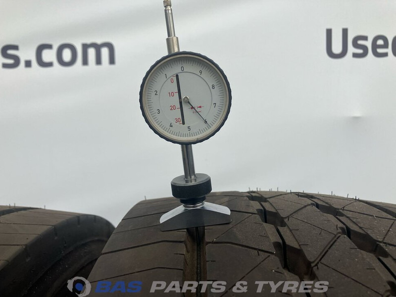 Goodyear Goodyear 315/70R22.5 156/150 M+S 3PMSF gebruikte set - Neumático para Camión: foto 3 Goodyear Goodyear 315/70R22.5 156/150 M+S 3PMSF gebruikte set - Neumático para Camión: foto 3