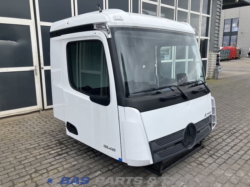 Mercedes-Benz Actros MP5 Mercedes ClassicSpace M-cab L1EH1 A 000 600 01 01 - Cabina e interior para Camión: foto 2 Mercedes-Benz Actros MP5 Mercedes ClassicSpace M-cab L1EH1 A 000 600 01 01 - Cabina e interior para Camión: foto 2