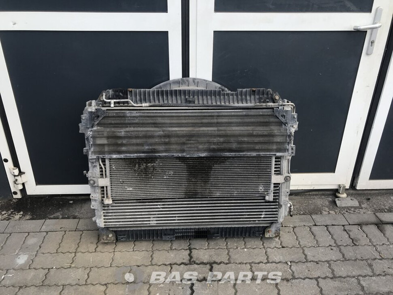 Mercedes-Benz Antos MP4 - Radiador para Camión: foto 1 Mercedes-Benz Antos MP4 - Radiador para Camión: foto 1