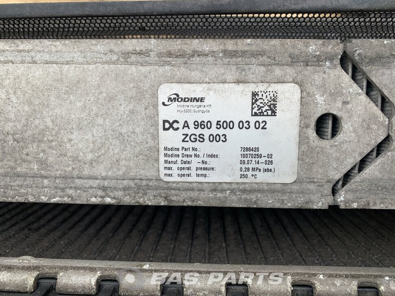 Mercedes-Benz Antos MP4 - Radiador para Camión: foto 3 Mercedes-Benz Antos MP4 - Radiador para Camión: foto 3