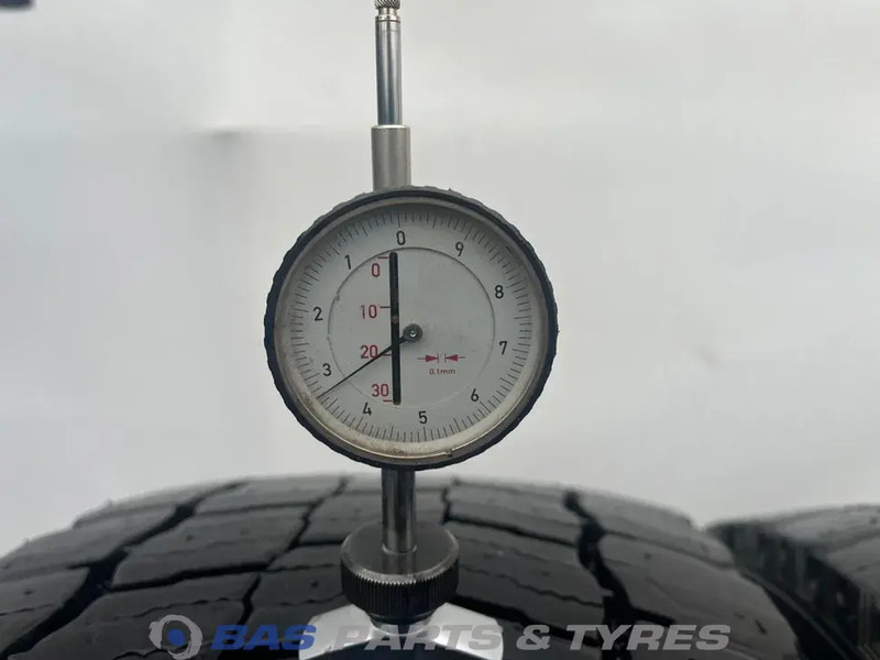 Michelin Remix Michelin Remix 295/60R22.5 X Multi D 150/147 M+S 3PMSF gebruikte set - Neumático para Camión: foto 3 Michelin Remix Michelin Remix 295/60R22.5 X Multi D 150/147 M+S 3PMSF gebruikte set - Neumático para Camión: foto 3