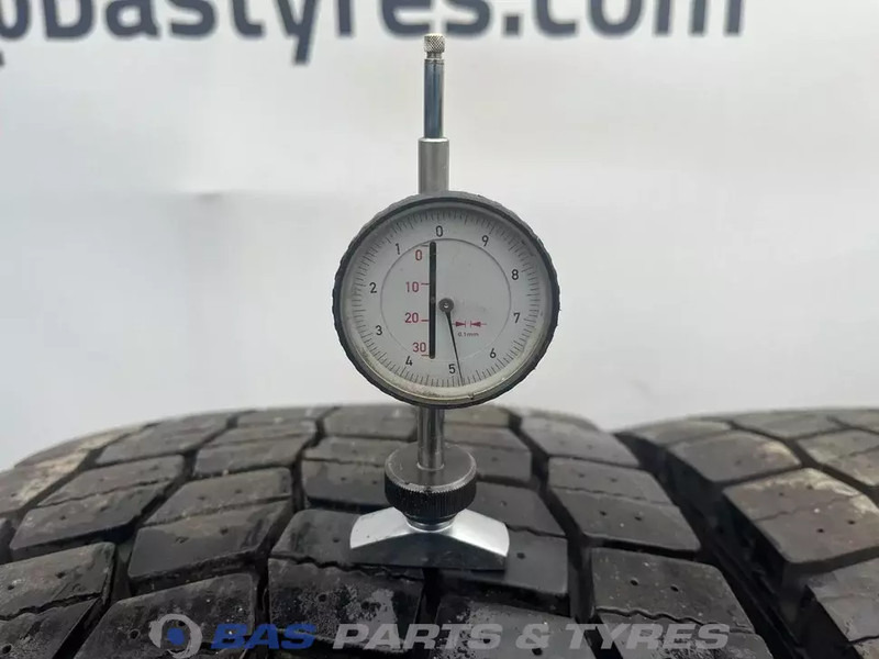 Michelin Remix Michelin Remix 315/70R22.5 X Multi D 154/150 M+S 3PMSF gebruikte set - Neumático para Camión: foto 3 Michelin Remix Michelin Remix 315/70R22.5 X Multi D 154/150 M+S 3PMSF gebruikte set - Neumático para Camión: foto 3