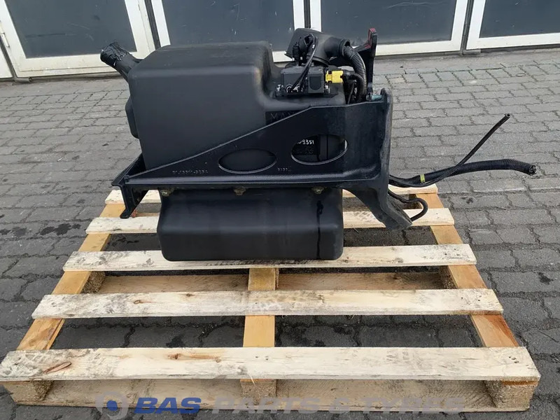 MAN MAN AdBlue tank 81154086010 - Recambio para Camión: foto 3 MAN MAN AdBlue tank 81154086010 - Recambio para Camión: foto 3