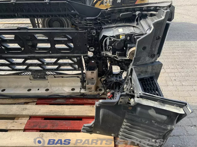 Renault T-Serie Bumper Renault 7482291437 - Parachoques para Camión: foto 5 Renault T-Serie Bumper Renault 7482291437 - Parachoques para Camión: foto 5