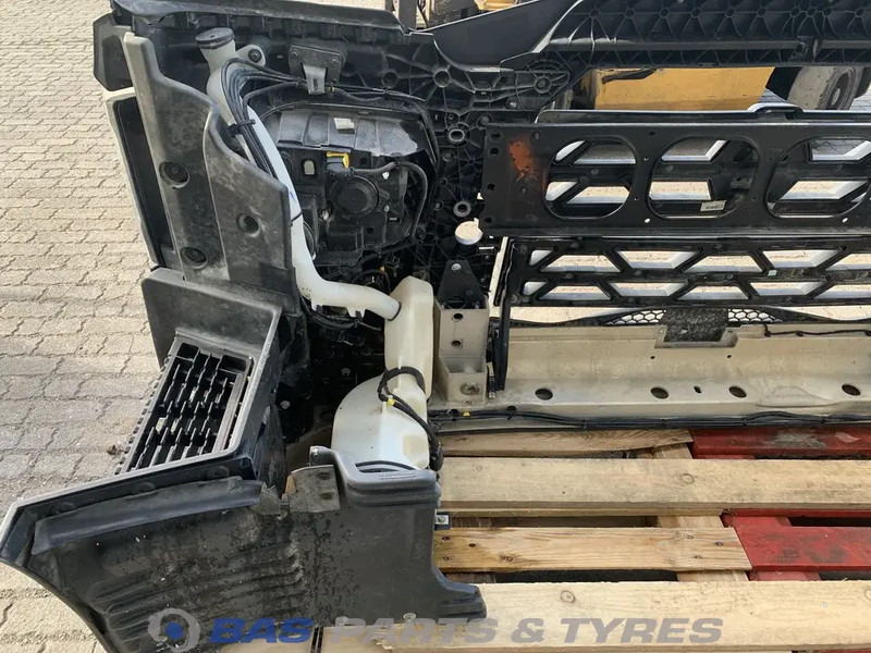 Renault T-Serie Bumper Renault 7482291437 - Parachoques para Camión: foto 4 Renault T-Serie Bumper Renault 7482291437 - Parachoques para Camión: foto 4