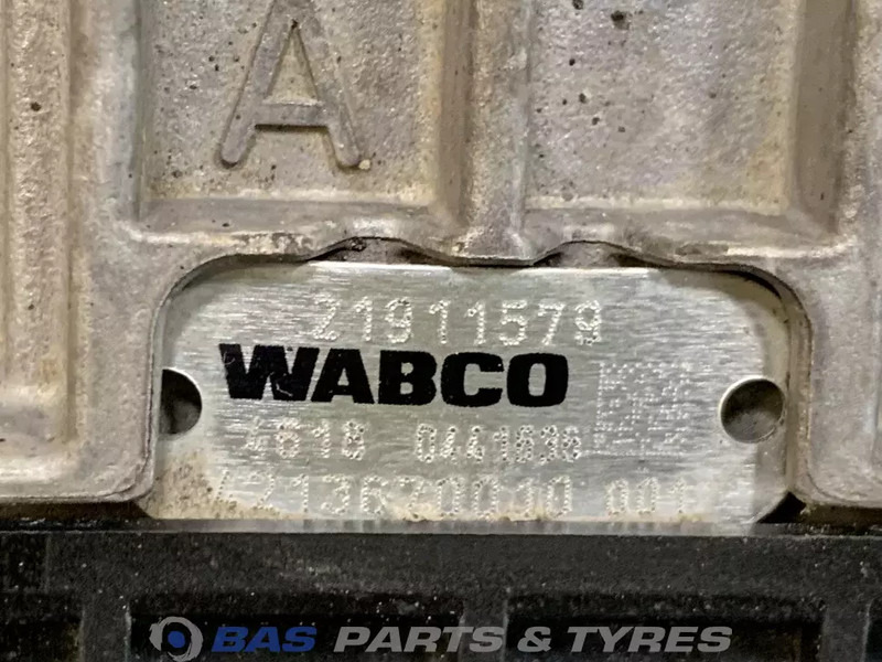 Renault T-Serie Versnellingsbakdeksel Renault 7424213321 - Caja de cambios para Camión: foto 3 Renault T-Serie Versnellingsbakdeksel Renault 7424213321 - Caja de cambios para Camión: foto 3