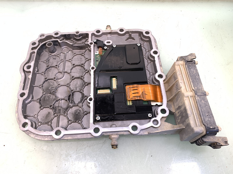 Renault T-Serie Versnellingsbakdeksel Renault 7424213321 - Caja de cambios para Camión: foto 2 Renault T-Serie Versnellingsbakdeksel Renault 7424213321 - Caja de cambios para Camión: foto 2