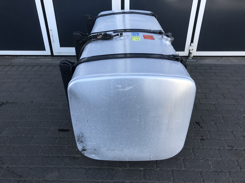 Scania Brandstoftank Scania 700 Liter 1790948 - Depósito de combustible para Camión: foto 2 Scania Brandstoftank Scania 700 Liter 1790948 - Depósito de combustible para Camión: foto 2