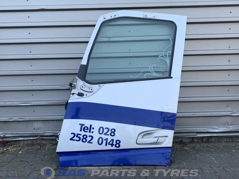Volvo FH4 - Puerta y piezas para Camión: foto 1 Volvo FH4 - Puerta y piezas para Camión: foto 1
