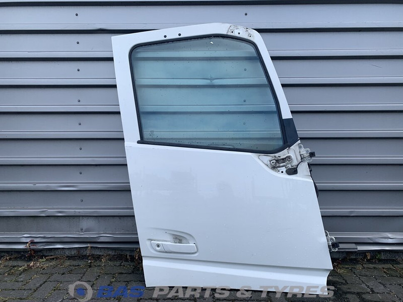 Volvo FH4 - Puerta y piezas para Camión: foto 1 Volvo FH4 - Puerta y piezas para Camión: foto 1