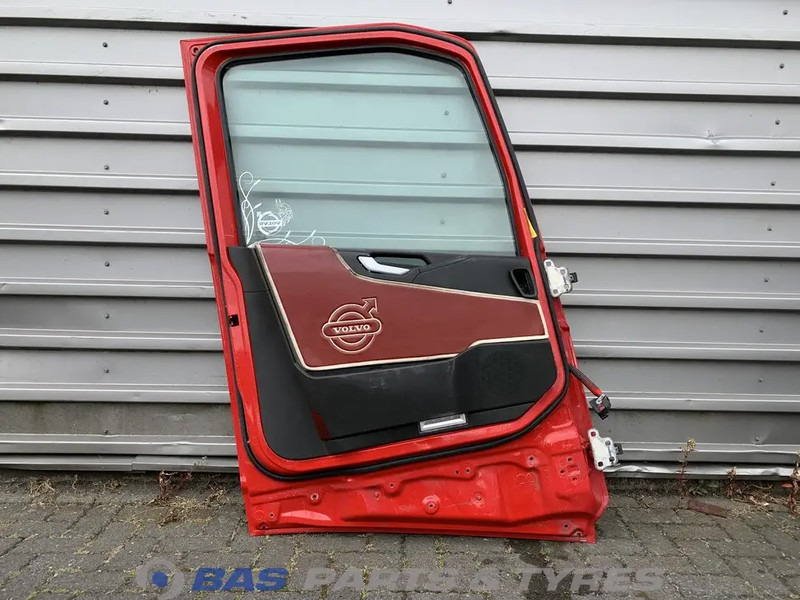 Volvo FH4 - Puerta y piezas para Camión: foto 2 Volvo FH4 - Puerta y piezas para Camión: foto 2