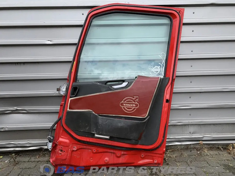 Volvo FH4 - Puerta y piezas para Camión: foto 2 Volvo FH4 - Puerta y piezas para Camión: foto 2