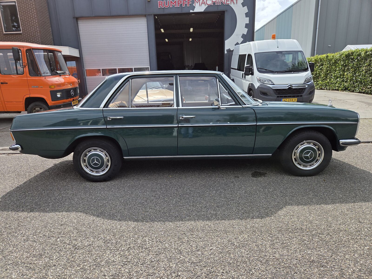 Mercedes-Benz 220 (W115) auto - Coche: foto 4 Mercedes-Benz 220 (W115) auto - Coche: foto 4