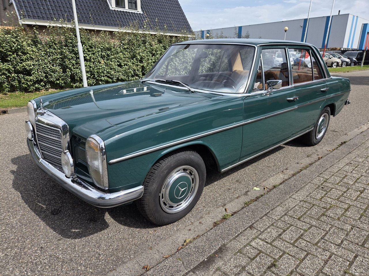 Mercedes-Benz 220 (W115) auto - Coche: foto 1 Mercedes-Benz 220 (W115) auto - Coche: foto 1