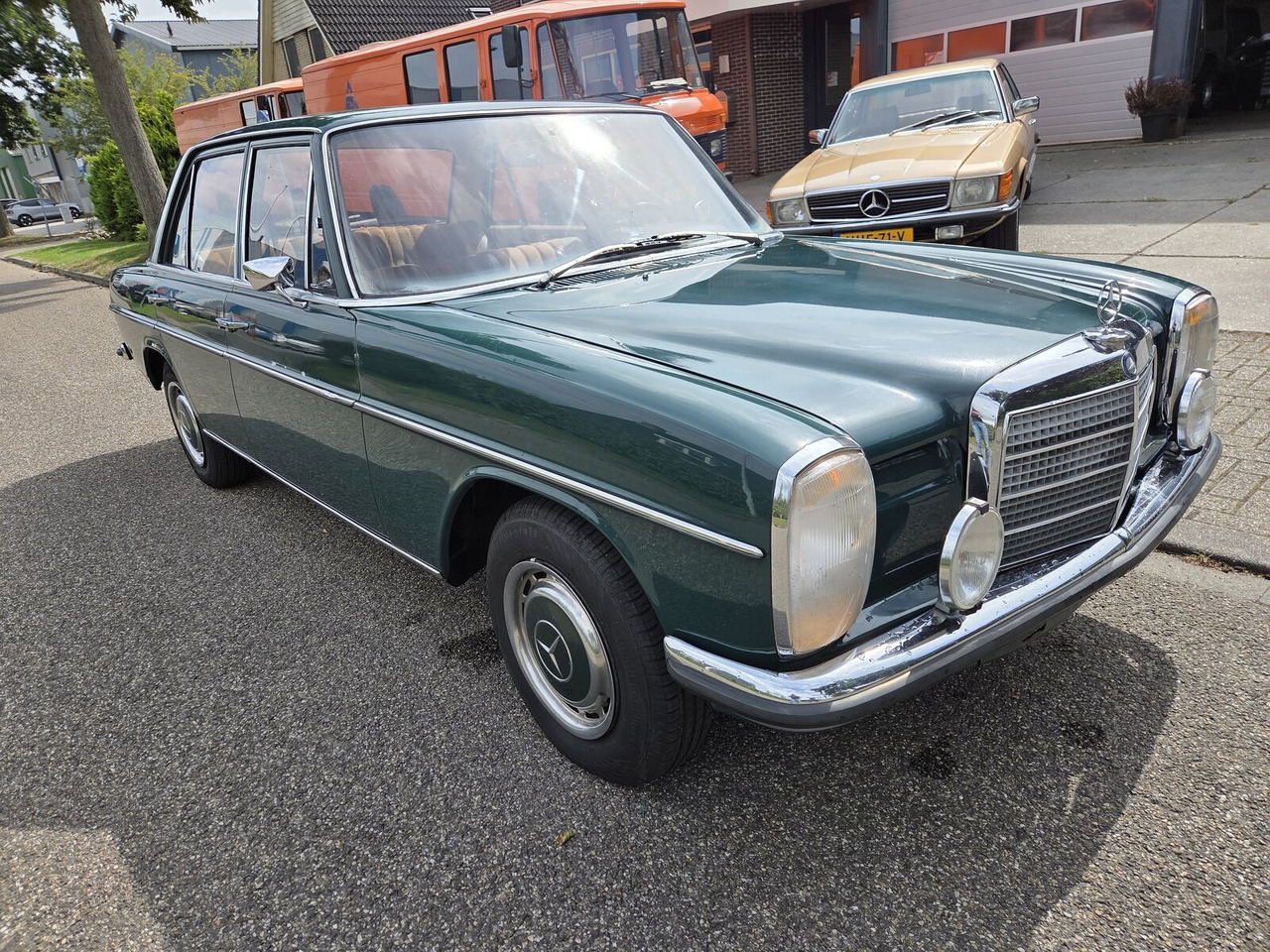 Mercedes-Benz 220 (W115) auto - Coche: foto 3 Mercedes-Benz 220 (W115) auto - Coche: foto 3