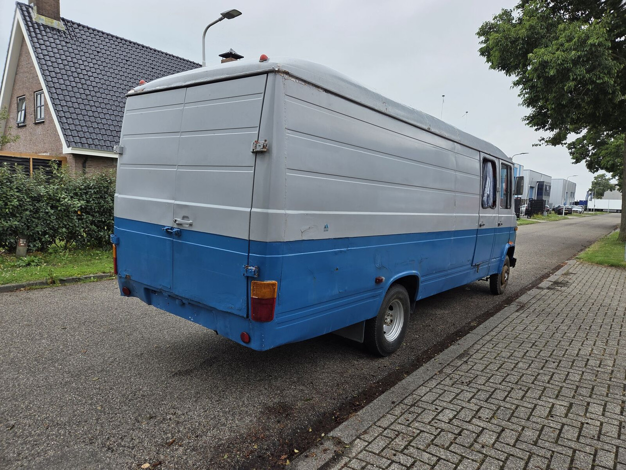 Mercedes-Benz L 608 D kampeerauto - Autocaravana integral: foto 4 Mercedes-Benz L 608 D kampeerauto - Autocaravana integral: foto 4