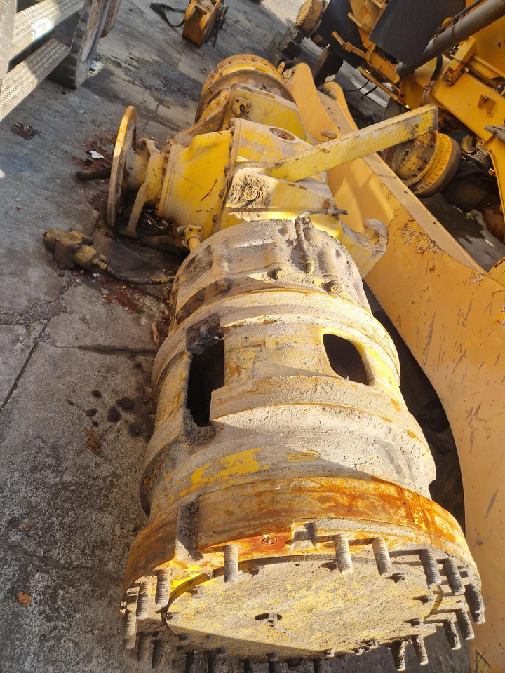 EJE TRASERO KOMATSU KWA055HD-4 - Eje y piezas para Maquinaria de construcción: foto 2 EJE TRASERO KOMATSU KWA055HD-4 - Eje y piezas para Maquinaria de construcción: foto 2