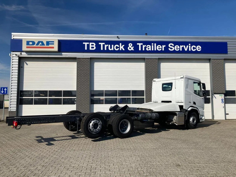 DAF XD 450 FAN CHASSIS SLEEPER CAB PTO STEERING LIFTAXLE 480WB - NEW - Camión chasis: foto 3 DAF XD 450 FAN CHASSIS SLEEPER CAB PTO STEERING LIFTAXLE 480WB - NEW - Camión chasis: foto 3