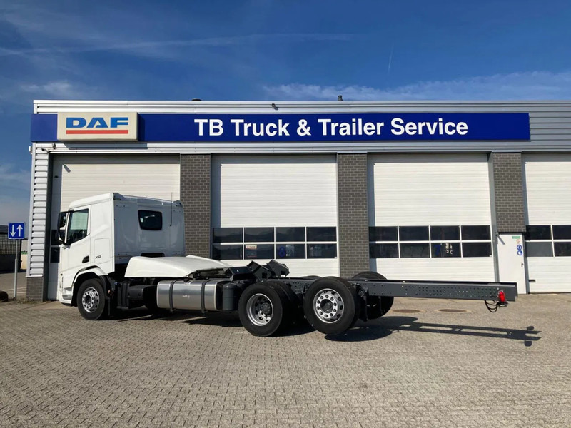 DAF XD 450 FAN CHASSIS SLEEPER CAB PTO STEERING LIFTAXLE 505WB - NEW - Camión chasis: foto 2 DAF XD 450 FAN CHASSIS SLEEPER CAB PTO STEERING LIFTAXLE 505WB - NEW - Camión chasis: foto 2