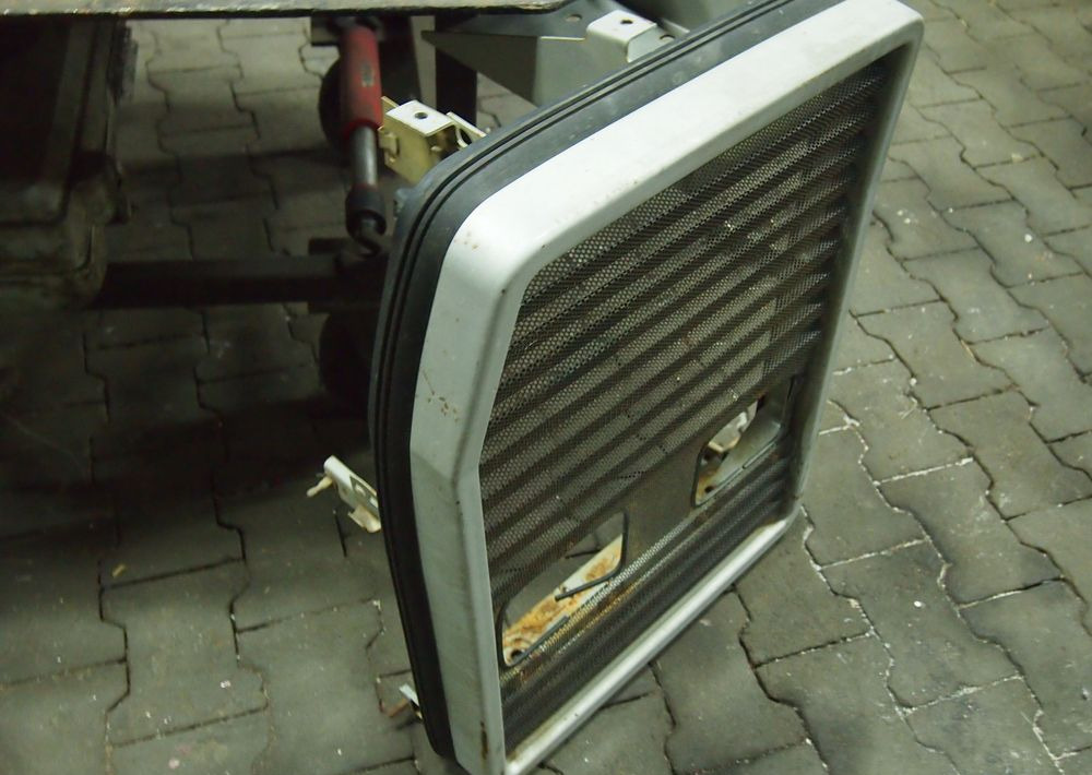 Części do Ciągnika Massey Ferguson MF 3000, 6000  Przedni grill maskę do Massey Ferguson serii 3000, 3100. 
z lampami - Parrilla para Maquinaria agrícola: foto 1 Części do Ciągnika Massey Ferguson MF 3000, 6000  Przedni grill maskę do Massey Ferguson serii 3000, 3100. 
z lampami - Parrilla para Maquinaria agrícola: foto 1