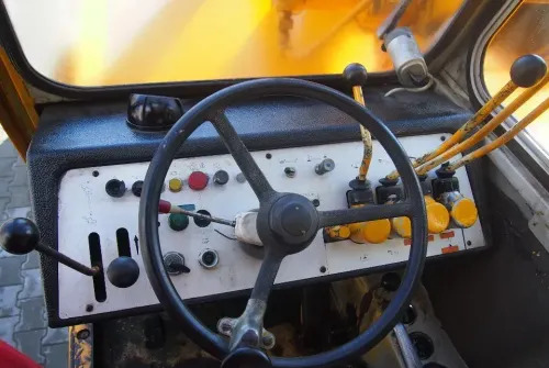 Dźwig Demag V72 1991 Dźwig żuraw Demag V72 12T 13m - Autogrúa: foto 4 Dźwig Demag V72 1991 Dźwig żuraw Demag V72 12T 13m - Autogrúa: foto 4