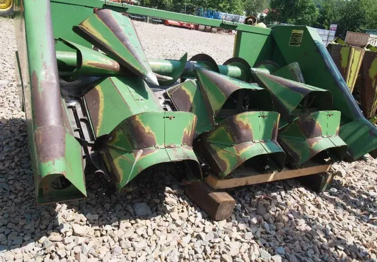 Heder John deere do kukurydzy 4 rzędowy claas john deere - Cabezal de maíz: foto 1 Heder John deere do kukurydzy 4 rzędowy claas john deere - Cabezal de maíz: foto 1