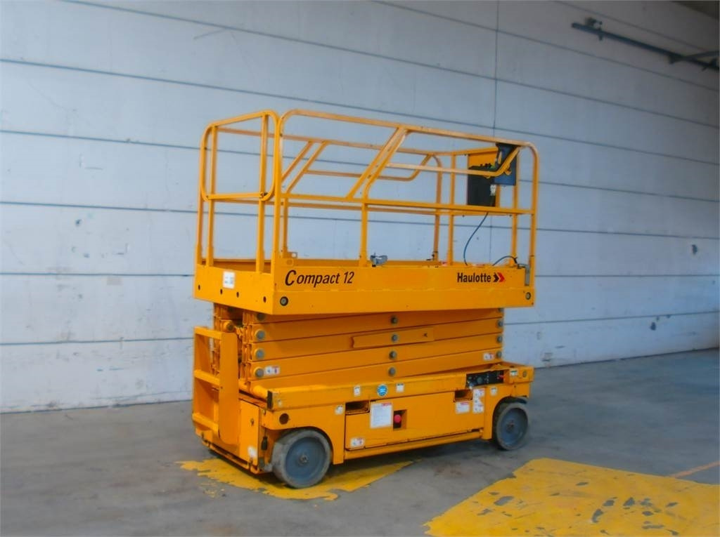 Haulotte Compact 12 - Plataforma de tijeras: foto 2 Haulotte Compact 12 - Plataforma de tijeras: foto 2