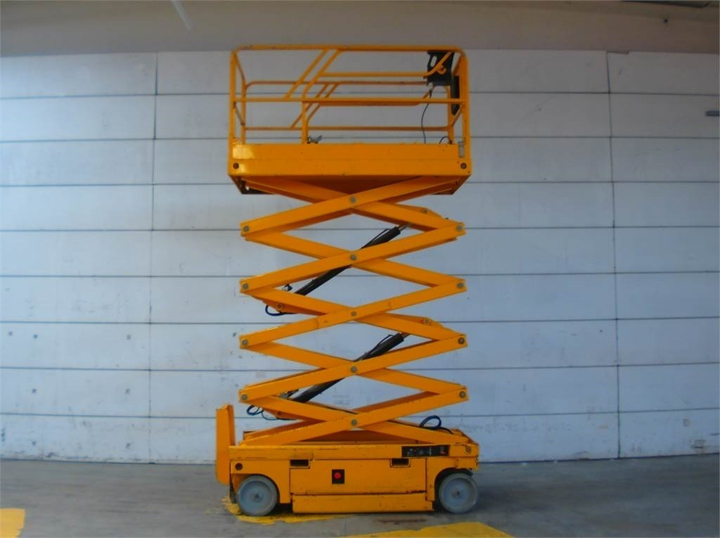 Plataforma de tijeras Haulotte Compact 12: foto 6 Plataforma de tijeras Haulotte Compact 12: foto 6