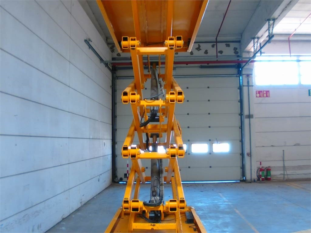 Plataforma de tijeras Haulotte Compact 12: foto 7 Plataforma de tijeras Haulotte Compact 12: foto 7