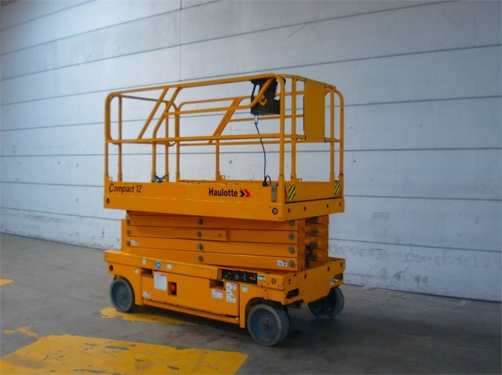 Haulotte Compact 12 - Plataforma de tijeras: foto 3 Haulotte Compact 12 - Plataforma de tijeras: foto 3