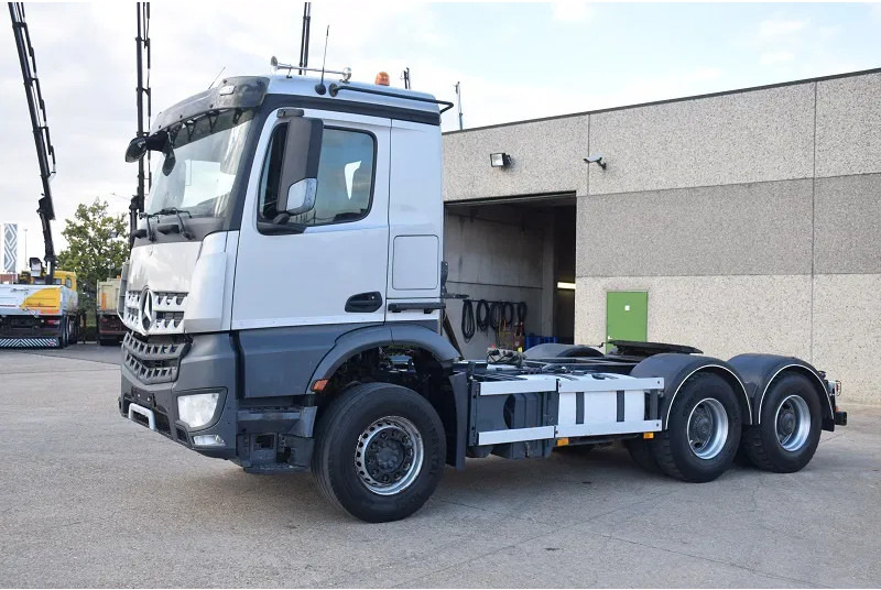 Mercedes-Benz Arocs 3345 - Cabeza tractora: foto 3 Mercedes-Benz Arocs 3345 - Cabeza tractora: foto 3