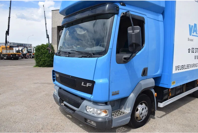 DAF LF 220 LF45 220 - Camión caja cerrada: foto 3 DAF LF 220 LF45 220 - Camión caja cerrada: foto 3