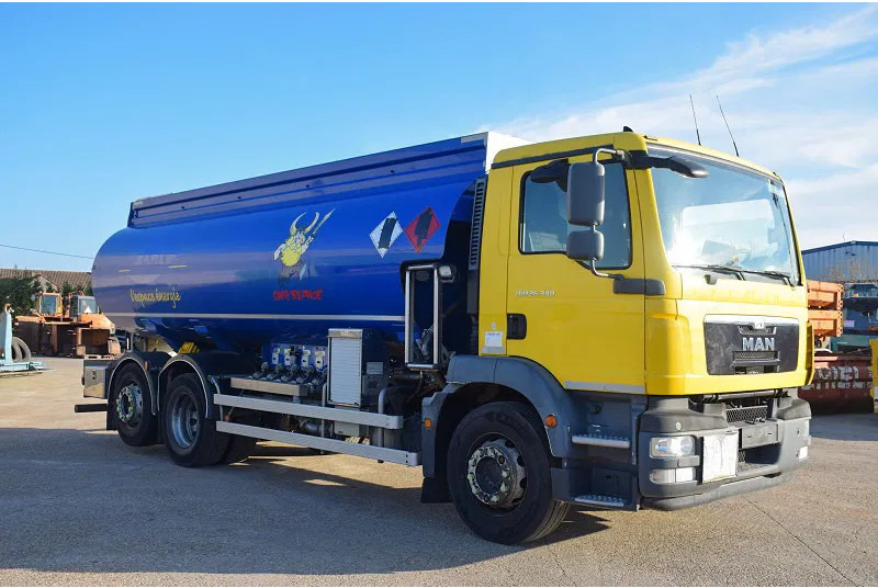MAN TGM 26.340 - Camión cisterna: foto 2 MAN TGM 26.340 - Camión cisterna: foto 2
