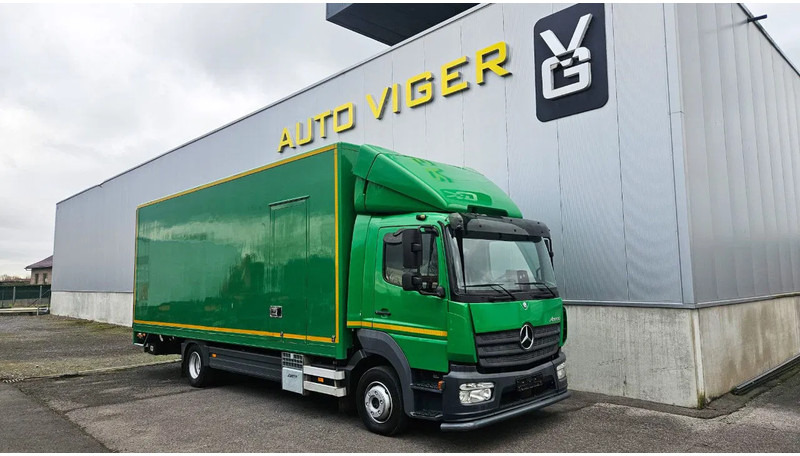 Mercedes-Benz Atego 1018 *L*Achteruitrijcamera*Automaat*Airco*Dhollandia Laadbrug*7149cm - Camión: foto 1 Mercedes-Benz Atego 1018 *L*Achteruitrijcamera*Automaat*Airco*Dhollandia Laadbrug*7149cm - Camión: foto 1
