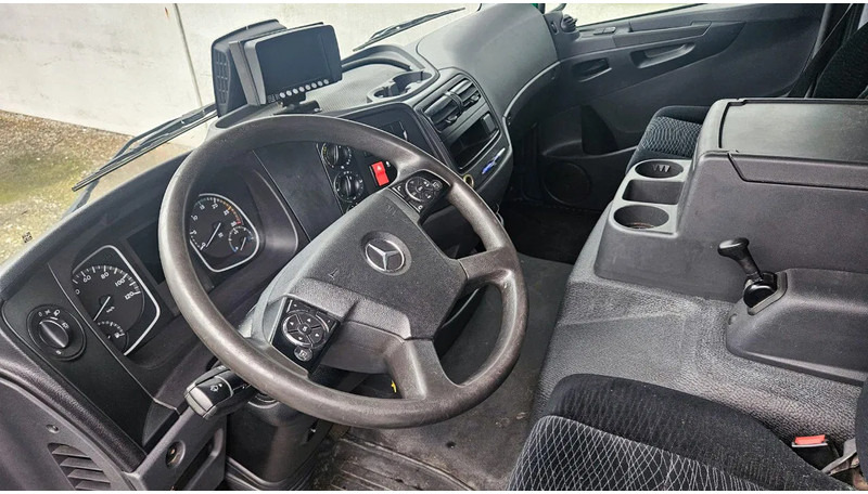 Mercedes-Benz Atego 1018 *L*Achteruitrijcamera*Automaat*Airco*Dhollandia Laadbrug*7149cm - Camión: foto 4 Mercedes-Benz Atego 1018 *L*Achteruitrijcamera*Automaat*Airco*Dhollandia Laadbrug*7149cm - Camión: foto 4