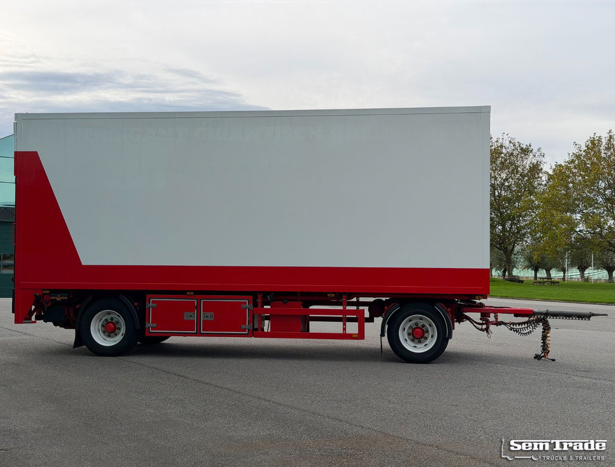 Heiwo Chassis + Isolated BOX 770x250x270 Inside Tail Lift Super Condition - Remolque caja cerrada: foto 5 Heiwo Chassis + Isolated BOX 770x250x270 Inside Tail Lift Super Condition - Remolque caja cerrada: foto 5