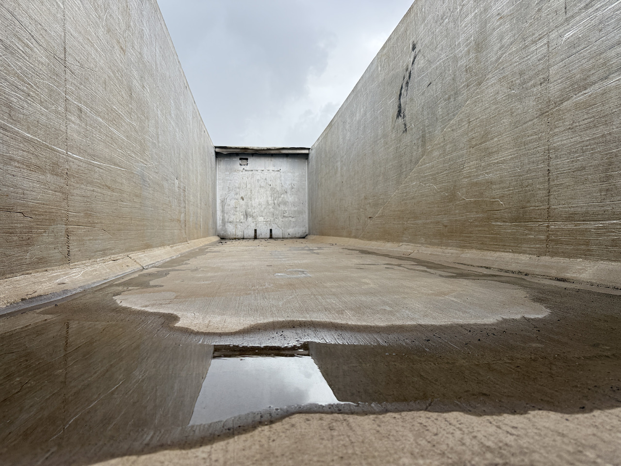 STAS 67m3 ADR classes EX II. FL. OX. AT - Semirremolque volquete: foto 4 STAS 67m3 ADR classes EX II. FL. OX. AT - Semirremolque volquete: foto 4